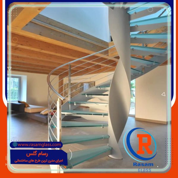پله شیشه ای مارپیچ